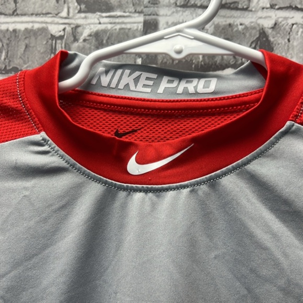 Nike Pro‎ - Picture 3 of 7